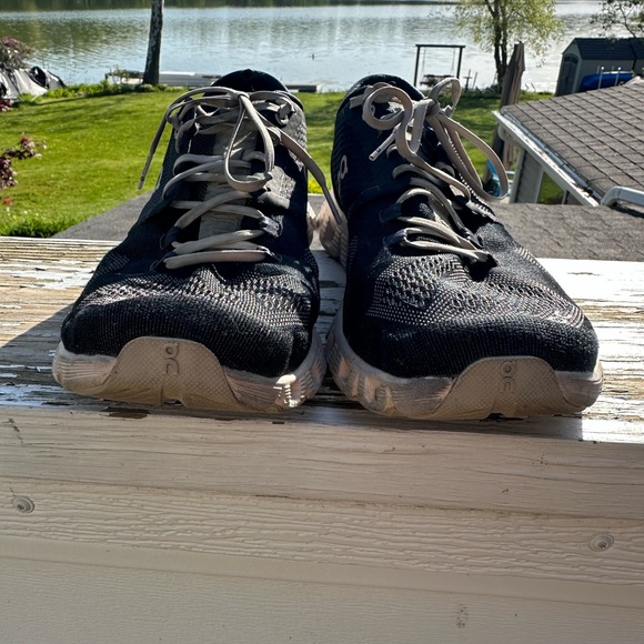 On cloud running shoes - Picture 8 of 8